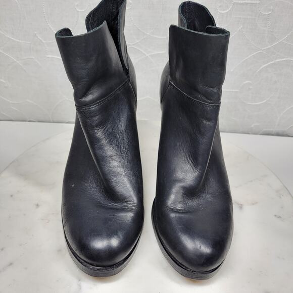 Vince‎ Camuto Helyn Ankle Boots Womens 8.5 Black Soft Leather Pull On Block Heel - Picture 16 of 16